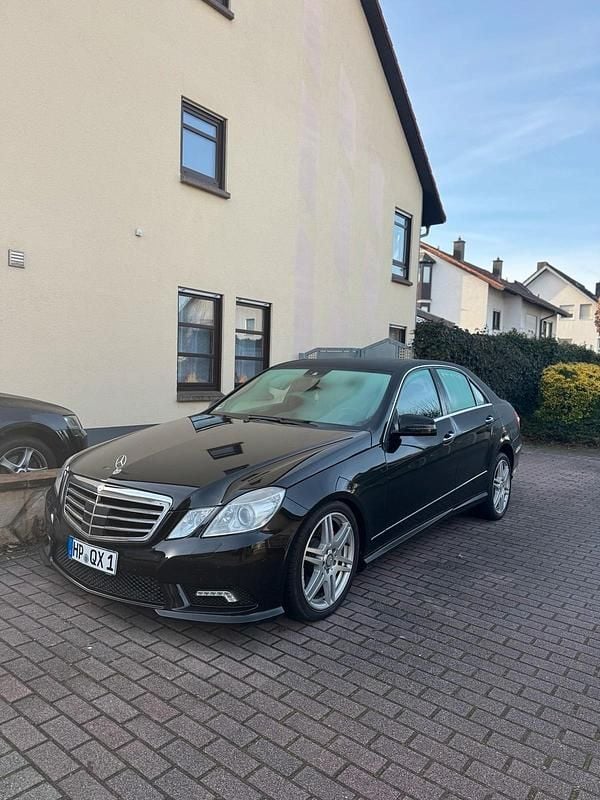 Schwarz Gebraucht 2009 Mercedes E500 AMG Limousine | 16.999 € (Fairer Preis) - Bild 1/4