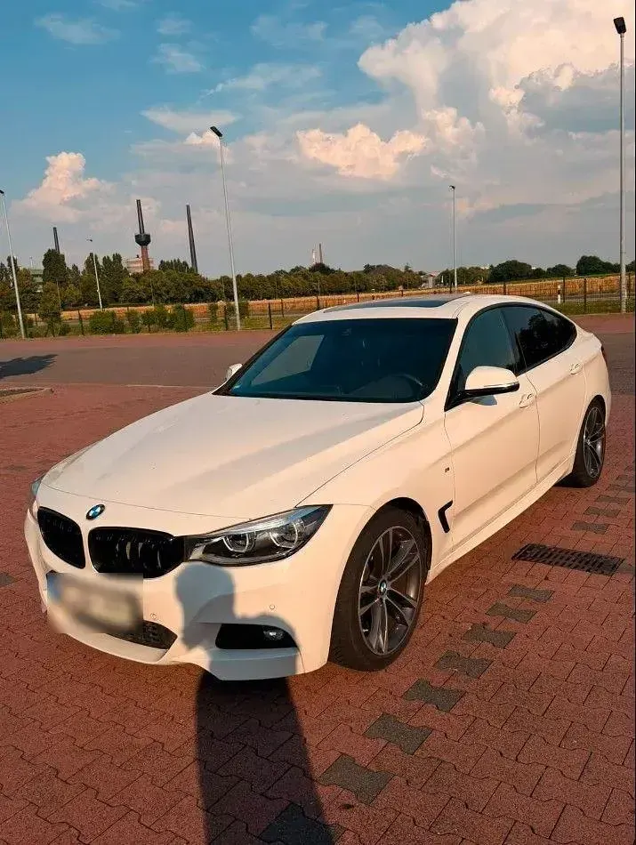 Gebraucht BMW 330 M Sport 258 PS (189 kW) 2018 Weiß Limousine