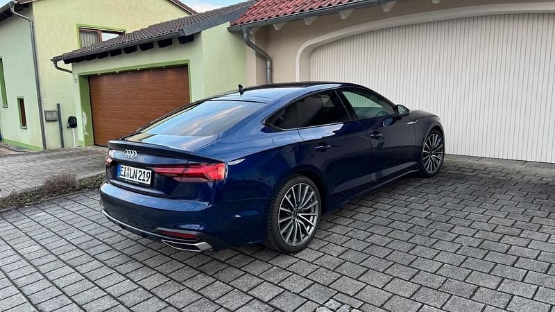 Blau Gebraucht 2024 Audi A5 Sportback Limousine | 35.950 € (Guter Preis) - Bild 1/4