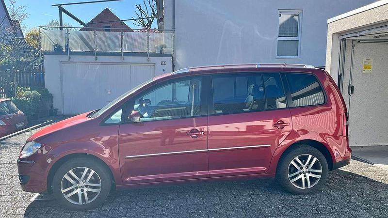 Rot Gebraucht 2008 VW Touran Highline Van / Kleinbus | 3.500 € (Fairer Preis) - Bild 1/4