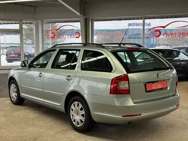 Używany Skoda Octavia 80 KM (58 kW) 2010 Zielony Kombi