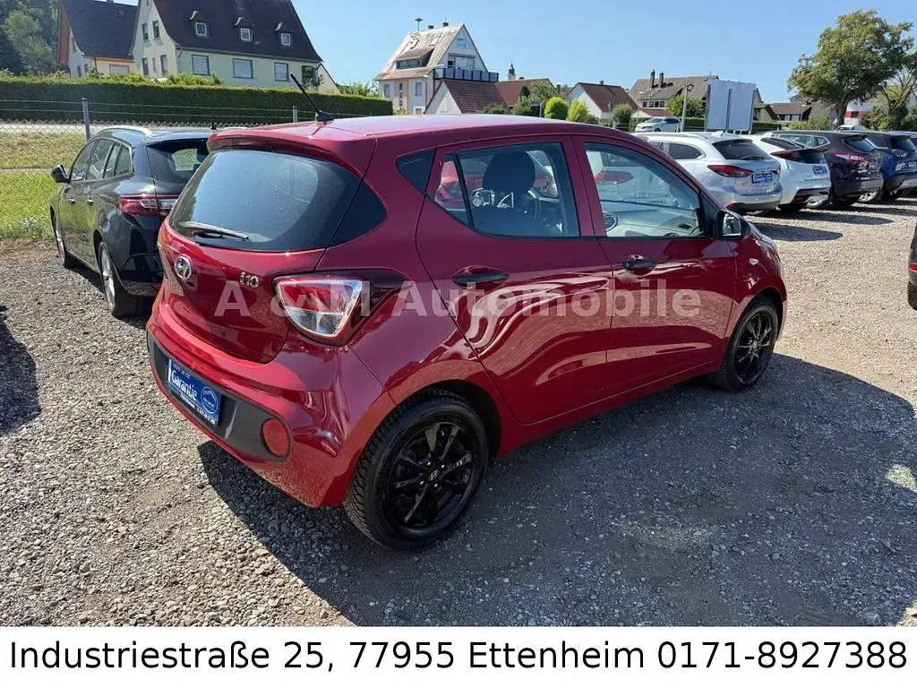 Gebraucht Hyundai i10 Classic 67 PS (49 kW) 2017 Rot Kleinwagen