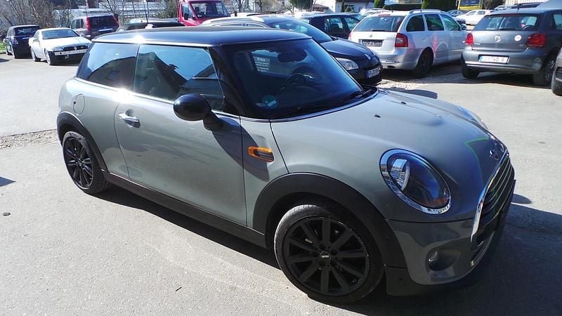 Moonwalk grey (metallic) Gebraucht 2018 Mini Cooper D Kleinwagen | 9.450 € (Superpreis) - Bild 1/4