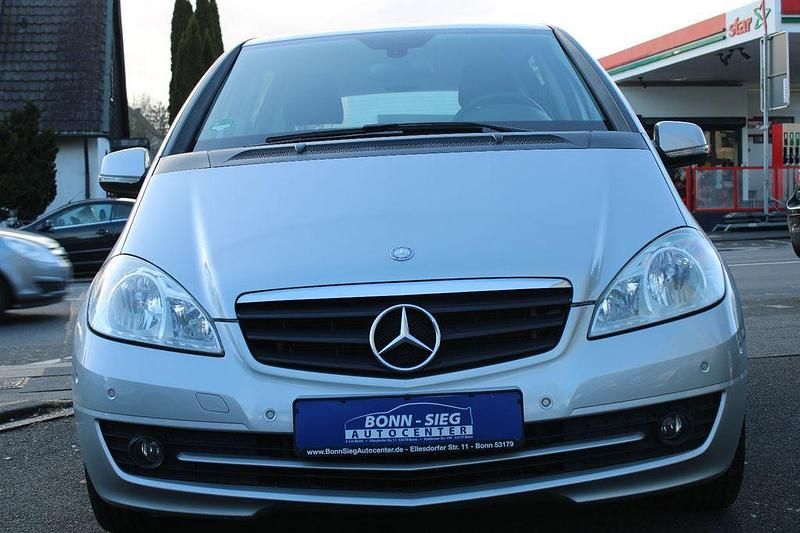 Gebraucht Mercedes A160 95 PS (69 kW) 2011 Silber Van / Kleinbus