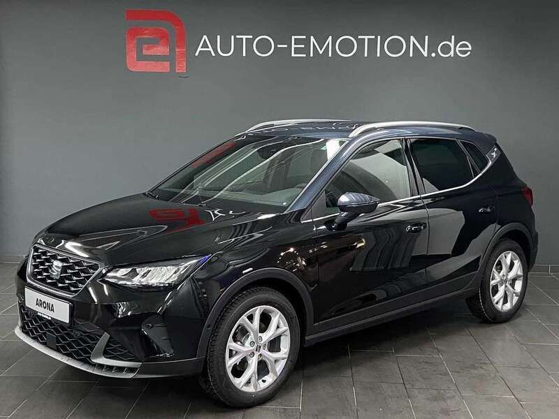 Midnight schwarz metallic Gebraucht 2024 Seat Arona FR SUV | 27.145 € - Bild 1/4