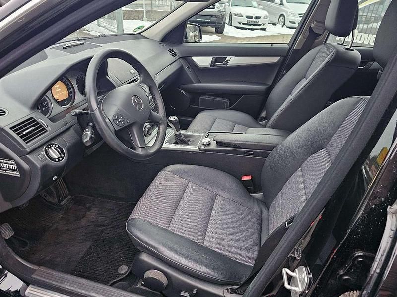 Gebraucht Mercedes C230 Avantgarde 204 PS (150 kW) 2009 Schwarz Limousine