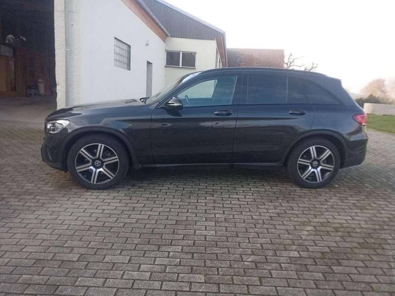 Gebraucht Mercedes GLC200 Night 163 PS (119 kW) 2021 Grau SUV