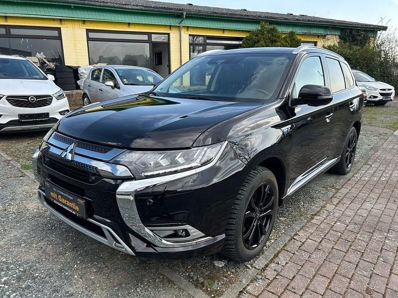 Gebraucht Mitsubishi Outlander P-HEV Plus 224 PS (164 kW) 2018 Schwarz SUV