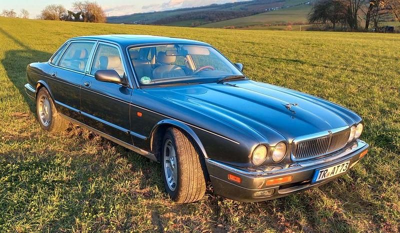 Blau Gebraucht 1996 Jaguar X-type Limousine | 4.990 € - Bild 1/4
