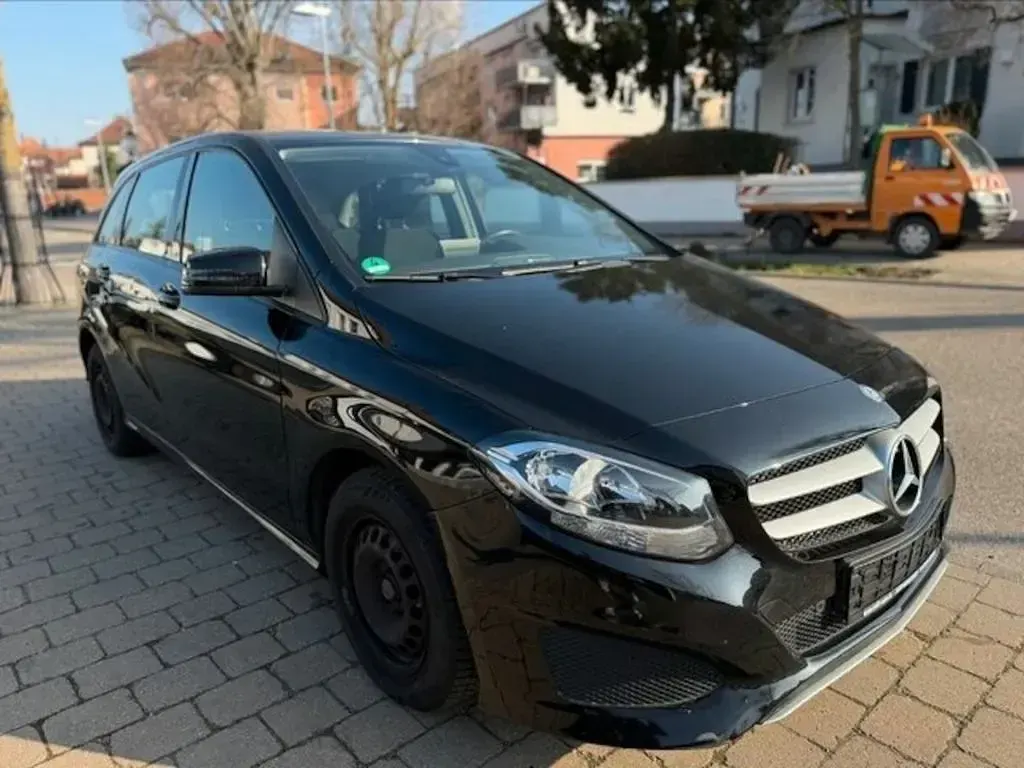 Gebraucht Mercedes B180 109 PS (80 kW) 2016 Schwarz Kleinwagen