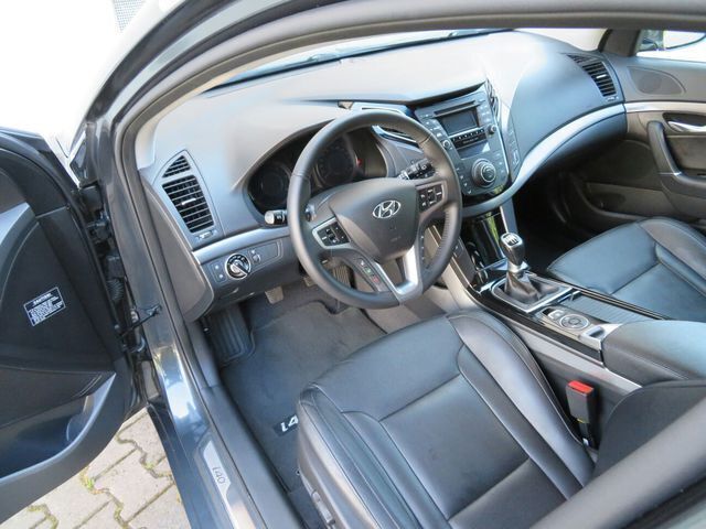 Gebraucht Hyundai i40 185 PS (136 kW) 2012 Grau metallic Kombi