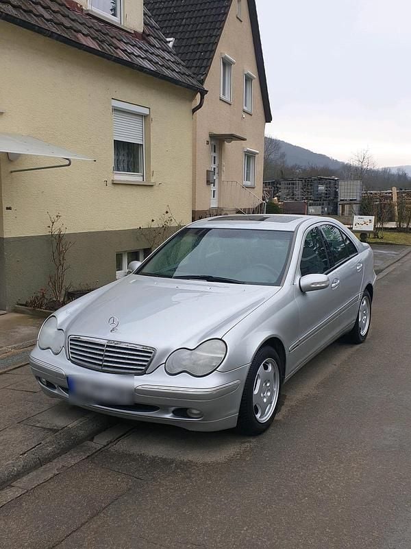 Silber Gebraucht 2000 Mercedes C240 Elegance Limousine | 2.650 € - Bild 1/4