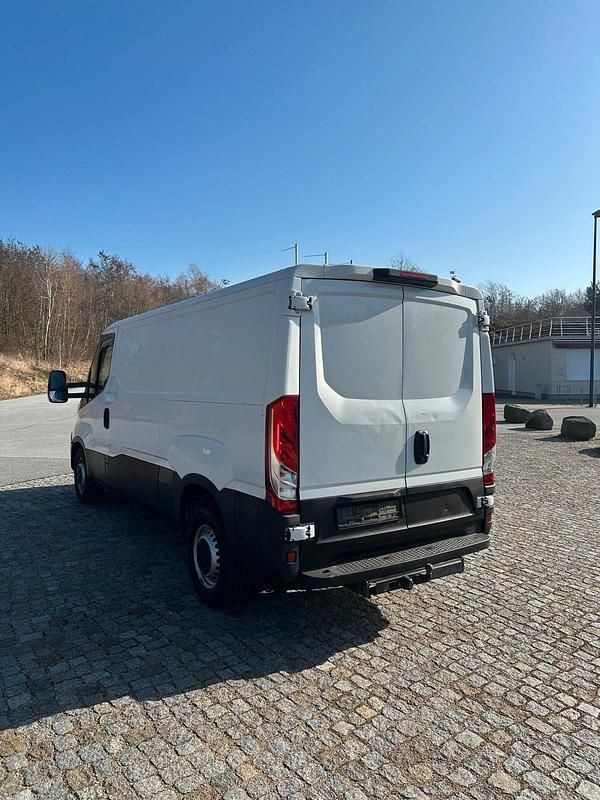 Gebraucht Iveco Daily 180 PS (132 kW) 2017 Weiß Van / Kleinbus