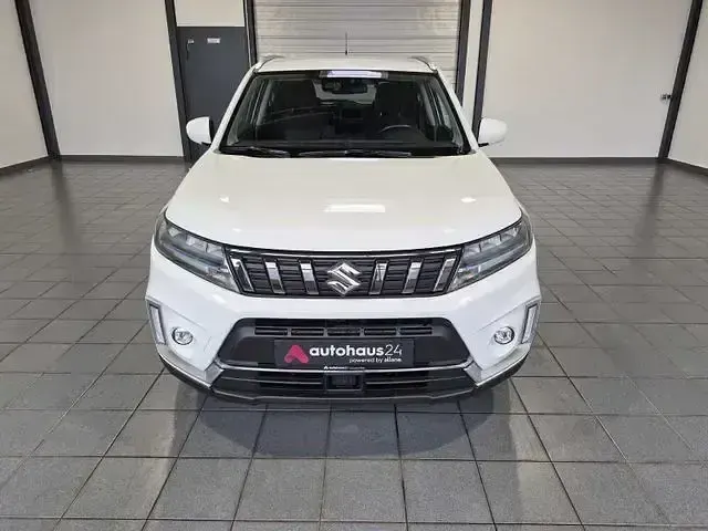 Gebraucht Suzuki Vitara 116 PS (85 kW) 2023 Weiß SUV