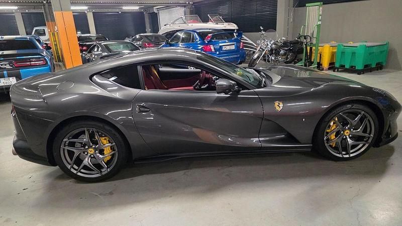 Gebraucht Ferrari 812 799 PS (587 kW) 2020 Grau