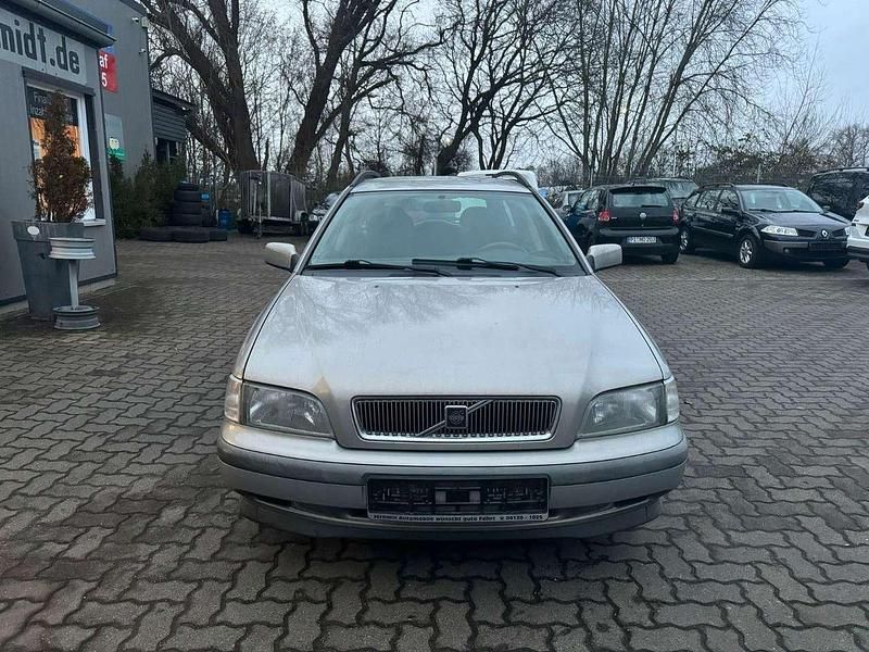 Gebraucht Volvo V40 105 PS (77 kW) 1998 Grau Kombi