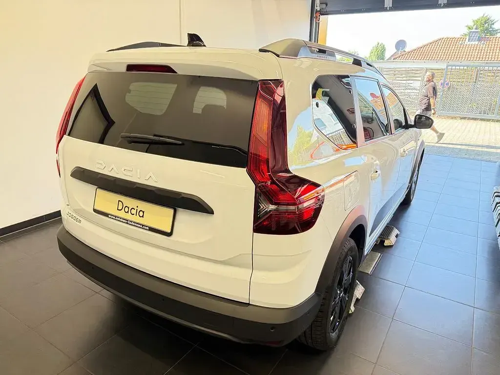 Gebraucht Dacia Jogger Extreme 110 PS (80 kW) 2023 Weiß Van / Kleinbus