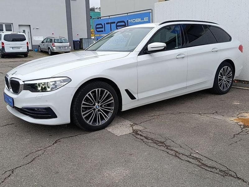 Weiß Gebraucht 2019 BMW 520 Sport Line Kombi | 20.990 € (Superpreis) - Bild 1/4
