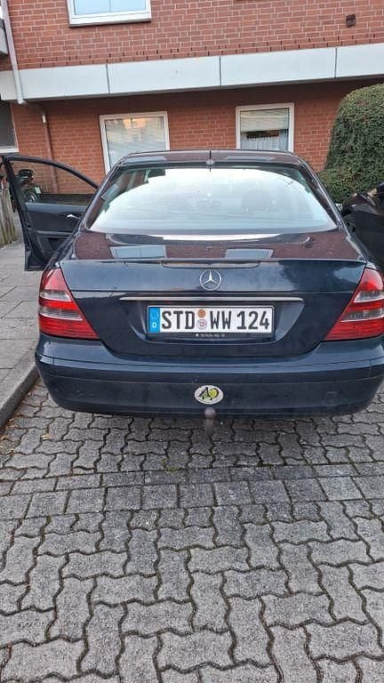 Second-hand Mercedes E200 122 CP (89 kW) 2003 Albastru Berlinǎ