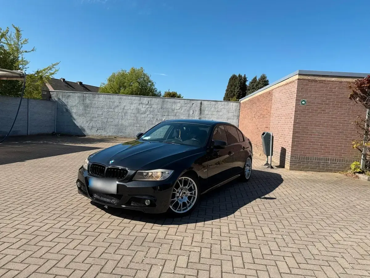 Gebraucht BMW 325 M Sport 197 PS (144 kW) 2009 Schwarz Limousine