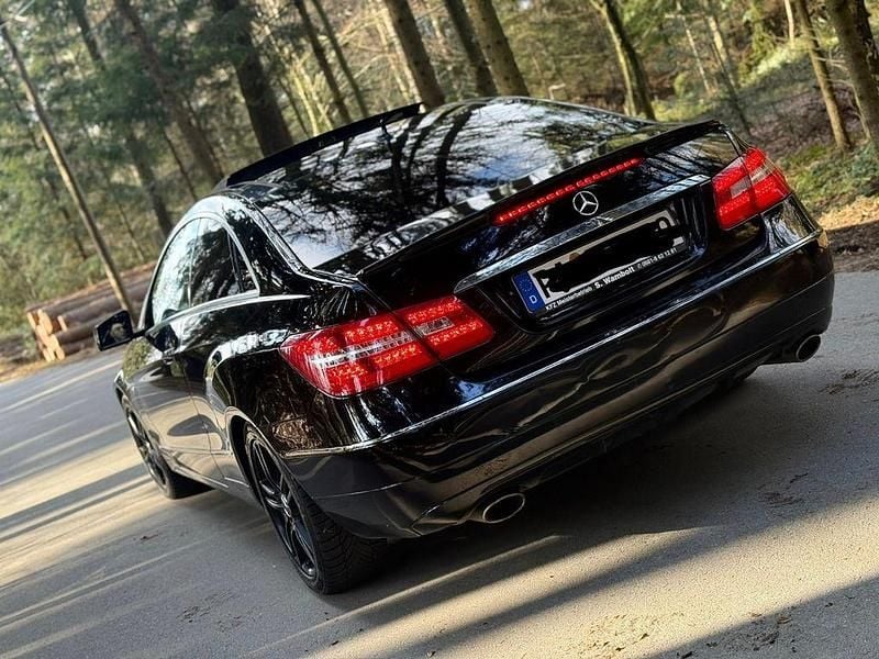 Gebraucht Mercedes E350 265 PS (194 kW) 2012 Schwarz Coupé