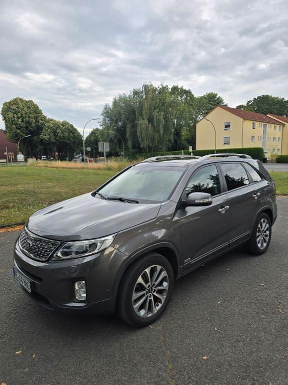 Grau Gebraucht 2014 Kia Sorento Platinum Edition SUV | 13.800 € (Guter Preis) - Bild 1/4