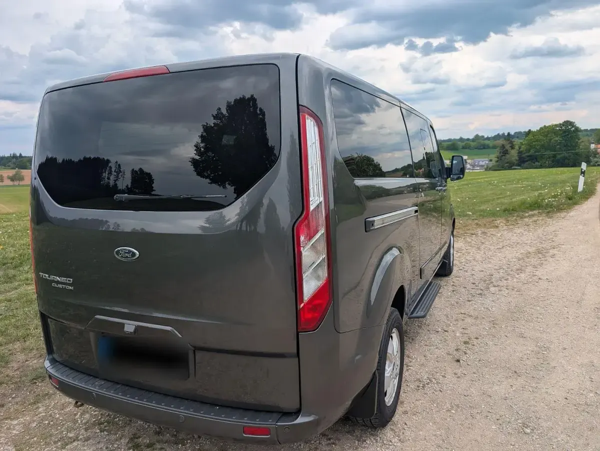 Gebraucht Ford Tourneo Titanium 170 PS (125 kW) 2017 Grau Van / Kleinbus