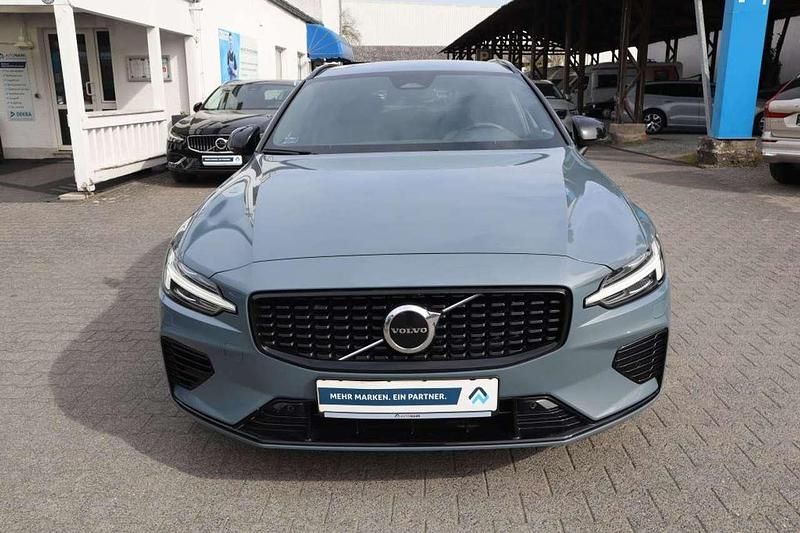 Gebraucht Volvo V60 Plus 253 PS (186 kW) 2023 Thunder grey Kombi