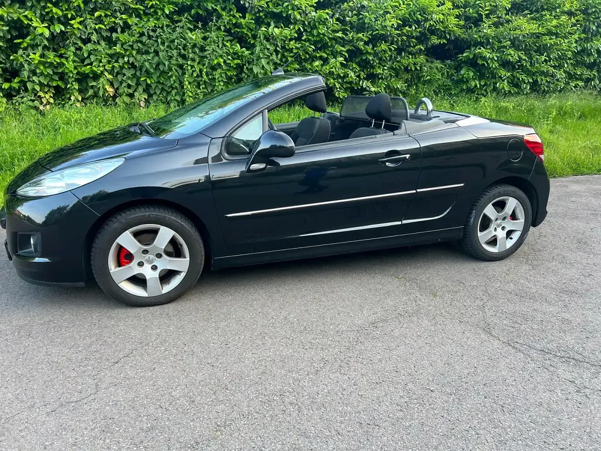 Gebraucht Peugeot 207 CC 120 PS (88 kW) 2012 Schwarz Cabrio