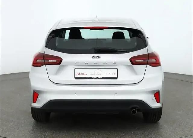 Używany Ford Focus Titanium 125 KM (91 kW) 2023 Srebrny Sedan/Limuzyna