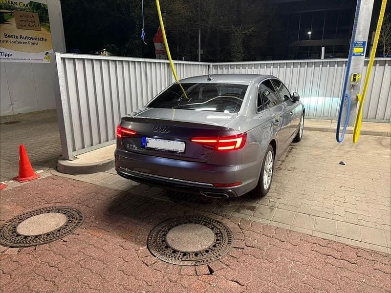 Gebraucht Audi A4 Sport 190 PS (139 kW) 2019 Grau Limousine