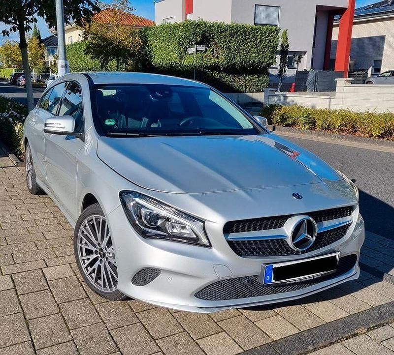 Gebraucht Mercedes CLA180 Shooting Brake 122 PS (89 kW) 2017 Silber Kombi