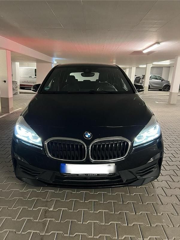 Schwarz Gebraucht 2020 BMW 218 Active Tourer Van / Kleinbus | 18.490 € (Fairer Preis) - Bild 1/4
