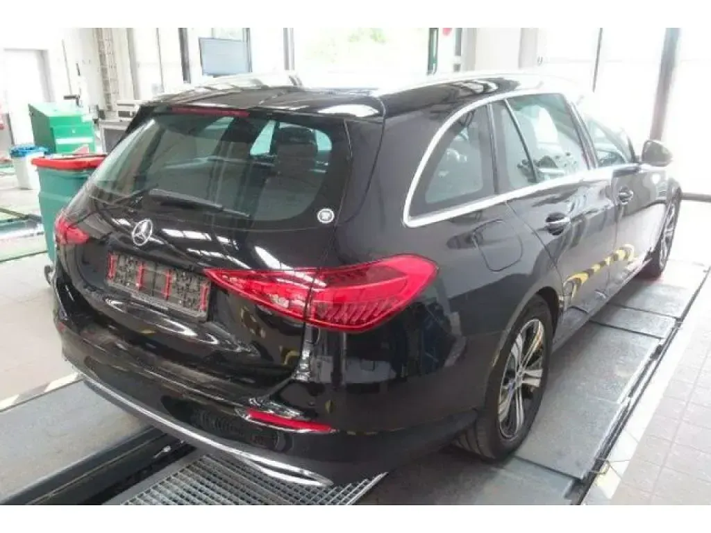 Gebraucht Mercedes 200 163 PS (119 kW) 2025 Schwarz/baltic black Kombi