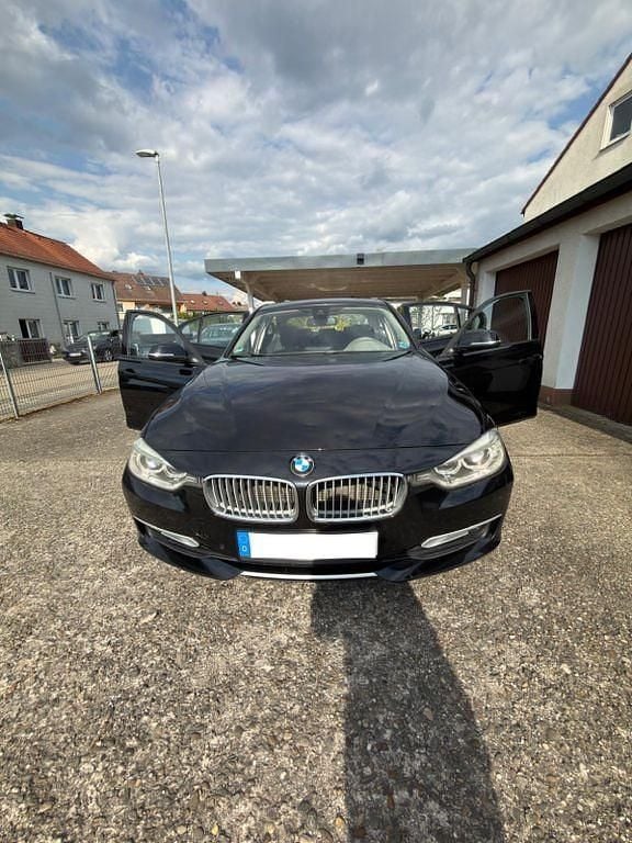 Gebraucht BMW 320 184 PS (135 kW) 2012 Schwarz Limousine