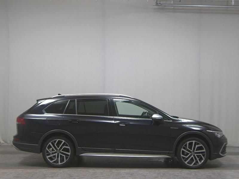 Deep black perleffekt Gebraucht 2022 VW Golf Alltrack Kombi | 20.680 € (Superpreis) - Bild 1/4