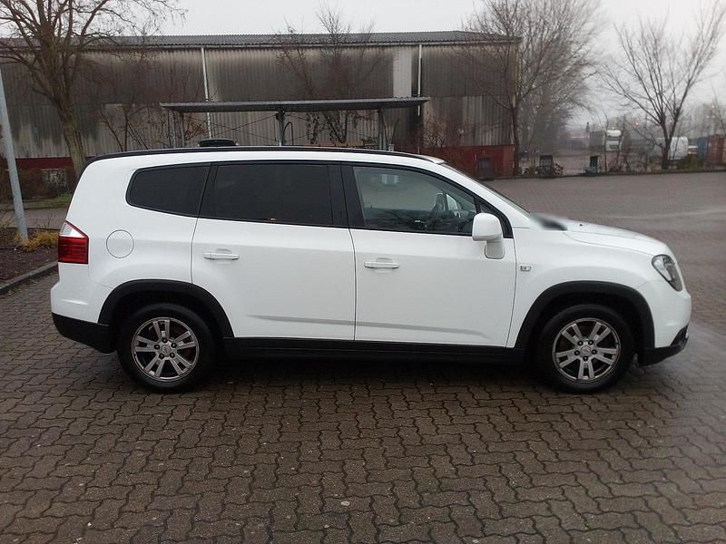 Gebraucht Chevrolet Orlando 140 PS (102 kW) 2013 Weiß Van / Kleinbus