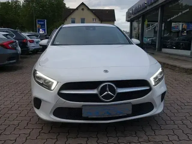 Gebraucht Mercedes A180 Progressive 116 PS (85 kW) 2022 Weiß Limousine