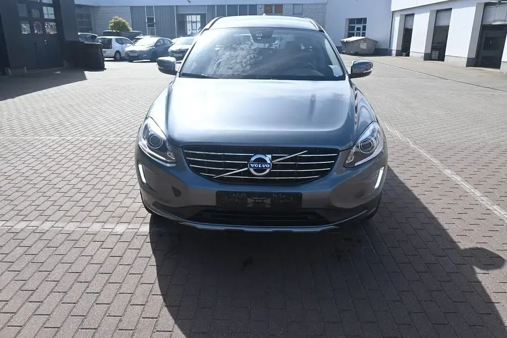 Gebraucht Volvo XC60 Momentum 150 PS (110 kW) 2017 Grau SUV