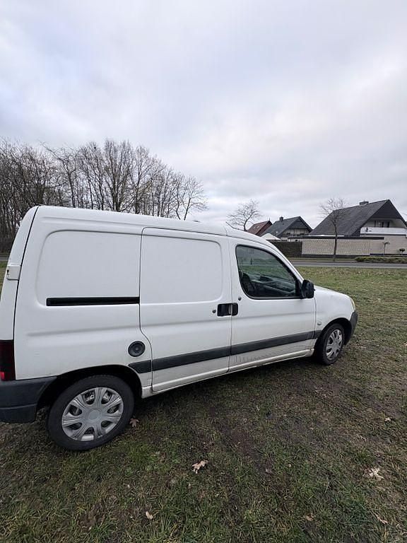 Gebraucht Peugeot Partner 69 PS (50 kW) 2004 Weiß Van / Kleinbus