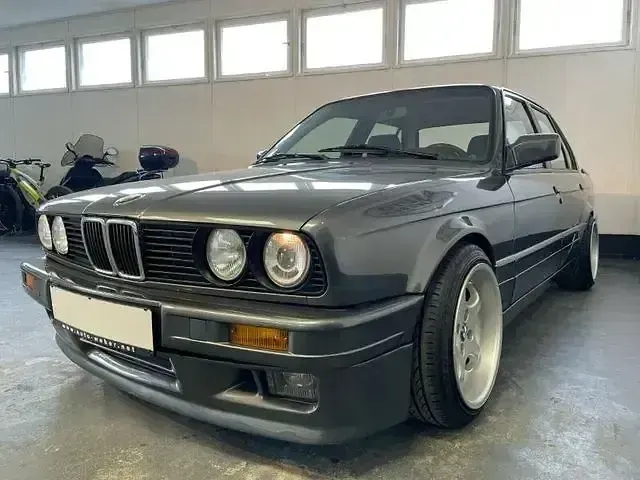 Gebraucht BMW 325 M Sport 176 PS (129 kW) 1989 Grau Limousine