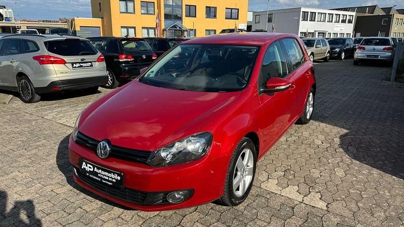 Rot Gebraucht 2010 VW Golf VI Team Limousine | 8.900 € (Fairer Preis) - Bild 1/4