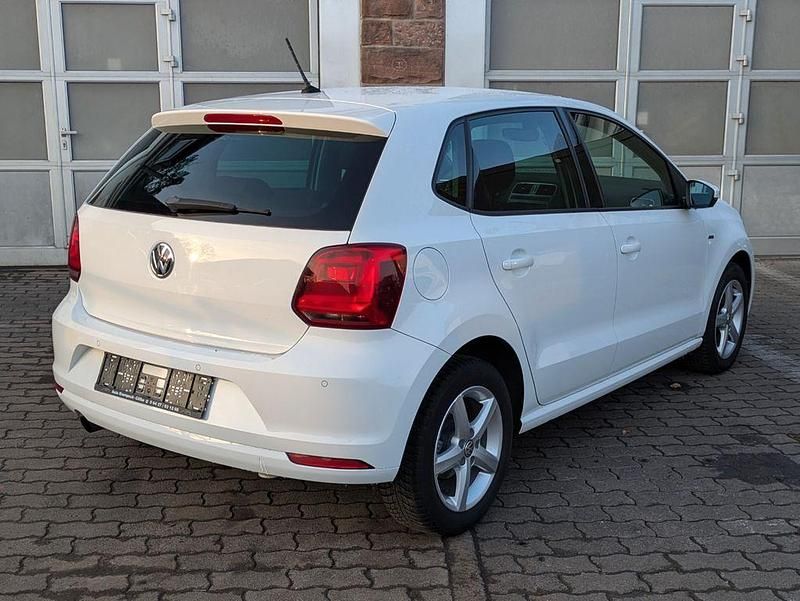 Gebraucht VW Polo LOUNGE 90 PS (66 kW) 2016 Weiß Limousine