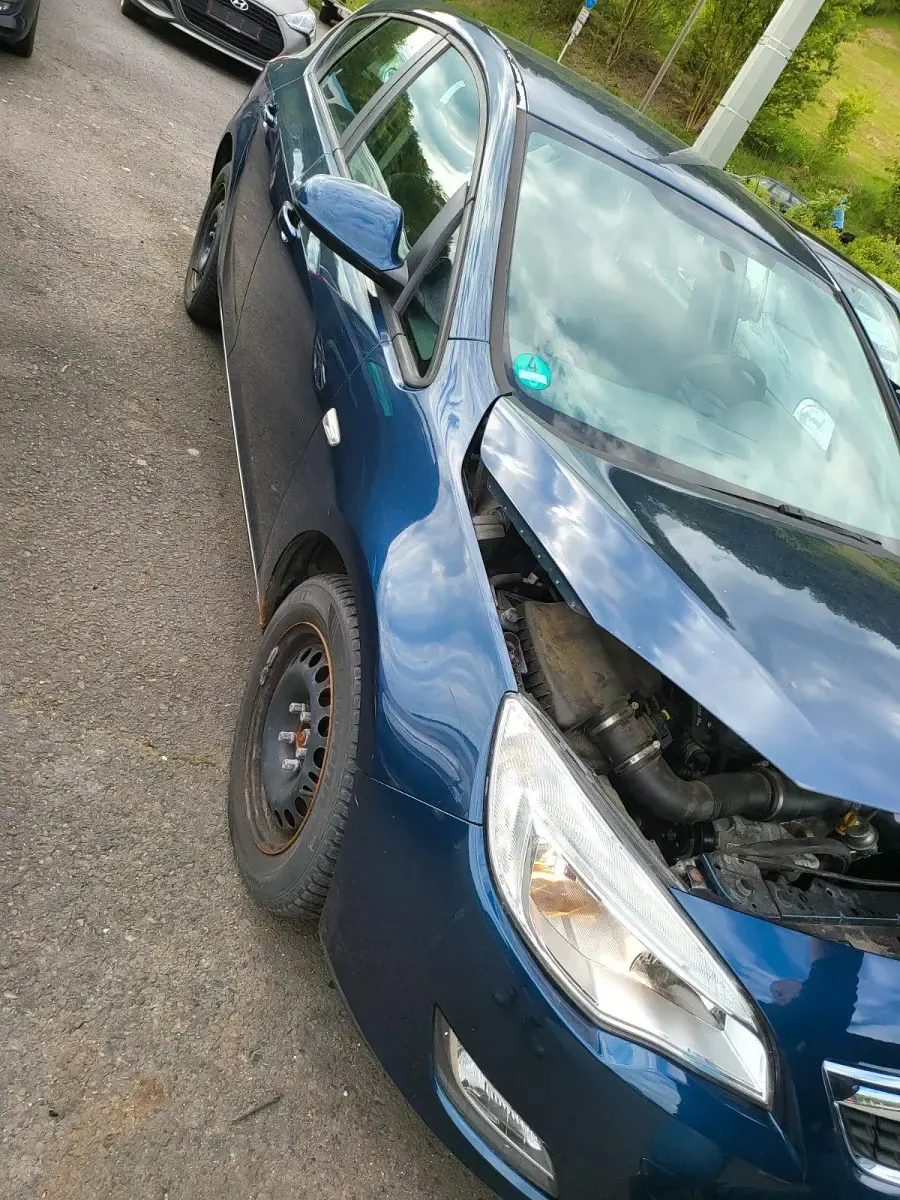 Gebraucht Opel Astra 120 PS (88 kW) 2010 Blau Limousine