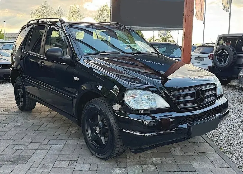 Gebraucht Mercedes ML320 Edition 218 PS (160 kW) 1998 Schwarz SUV
