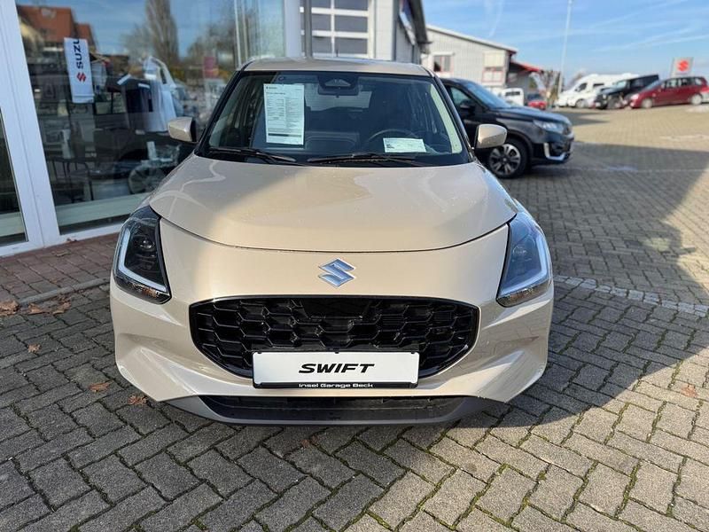 Neu Suzuki Swift Club 83 PS (61 kW) 2025 Beige Limousine
