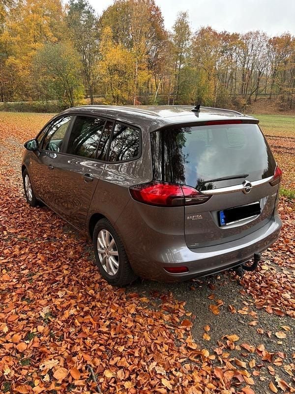 Grau Gebraucht 2016 Opel Zafira Van / Kleinbus | 10.500 € (Guter Preis) - Bild 1/4