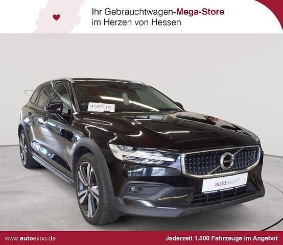 Onyx schwarzmetallic Gebraucht 2020 Volvo V60 CC Pro Kombi | 27.290 € (Guter Preis) - Bild 1/4
