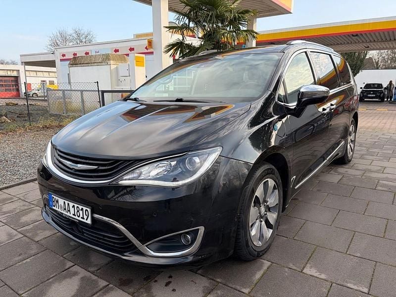 Schwarz Gebraucht 2017 Chrysler Pacifica Limited Van / Kleinbus | 17.900 € - Bild 1/4