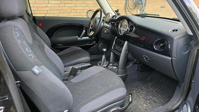 Second-hand Mini ONE Seven 90 CP (66 kW) 2006 Negru Hatchback